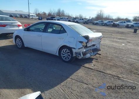 2018 Toyota Corolla Le z USA, uszkodzony, nr VIN 5YFBURHE1JP740424